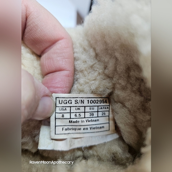 Australia UGG Boots - Picture 7 of 9